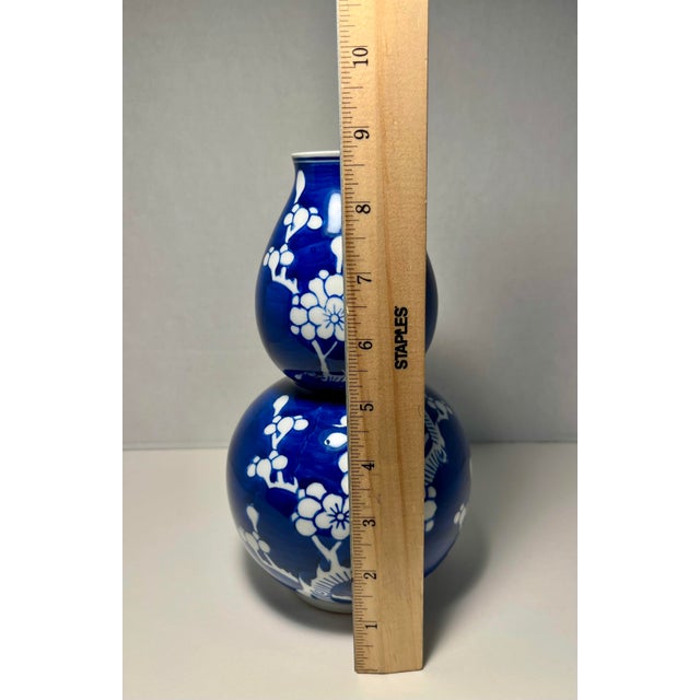 1970's Chinese Jingdezhen Blue and White Hawthorn Pattern Double Gourd Porcelain Vase 9" For Sale In Los Angeles - Image 6 of 7