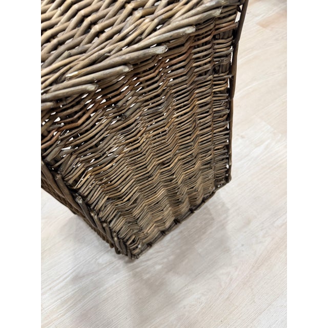 Late 20th Century French Wicker Baker Basket For Sale - Image 5 of 6