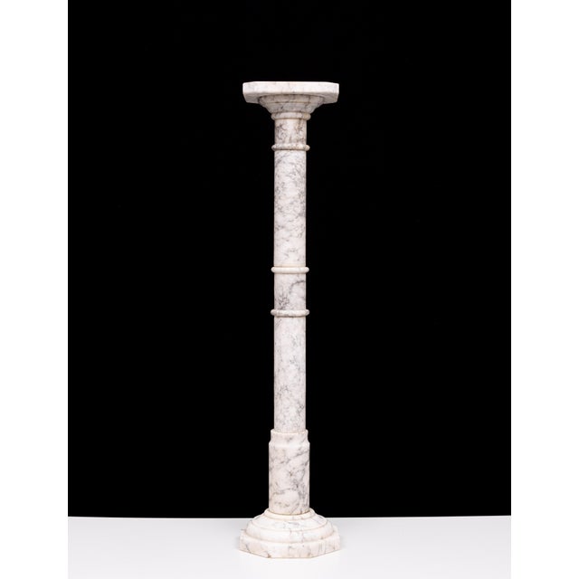 An antique Italian ring turned alabaster pedestal, 19th century,… Very nice and elegant shaped, some small chips.