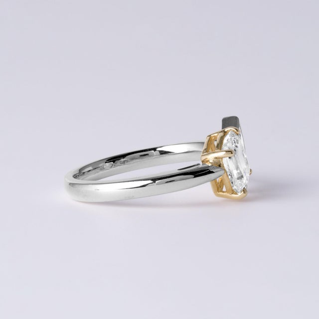 Metal 14k 2Tone Toi Et Moi 1.31 Carats Kite and Emerald Cut Diamond Bezel Set Ring, Size 6 For Sale - Image 7 of 8