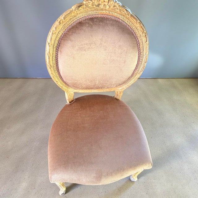 Textile 1990s Custom French Import Dusty Rose Silk Velvet Fabric Accent Chair For Sale - Image 7 of 8