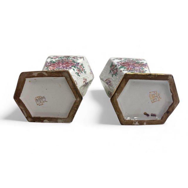 Edmé Samson A Pair of Antique Edme Samson Porcelain Tea Caddies in Chinese Export Style. For Sale - Image 4 of 5