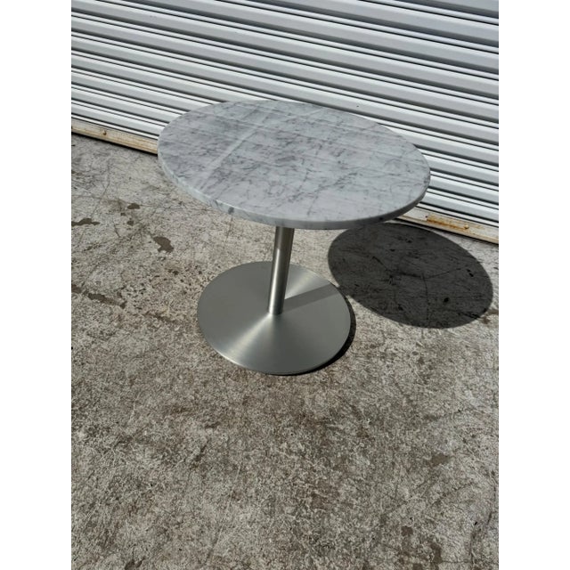 Mid-Century Modern Vintage Metal Tulip Base Round Marble Top Dining Table For Sale - Image 3 of 4
