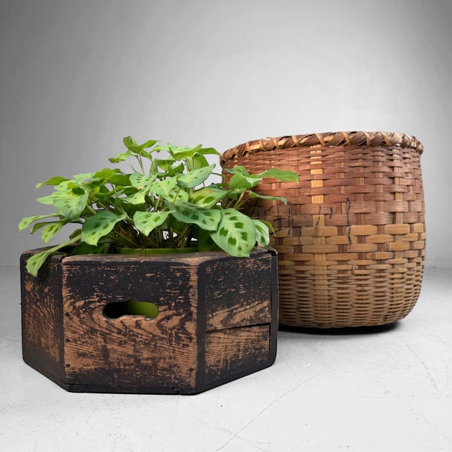 Decorative vintage Japanese bamboo basket from the 1960s. Dimensions: height 37 cm, diameter 43 cm. The basket is...
