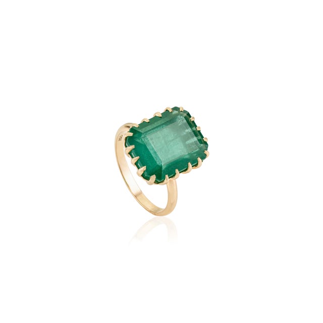 9.08Ct Claw Set Natural Green Emerald Solitaire Ring Size 8 in 18k Yellow Gold For Sale - Image 4 of 17