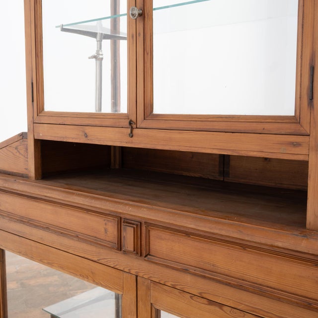 Antique Display Case in Glass and Pine, 1920 For Sale - Image 12 of 18