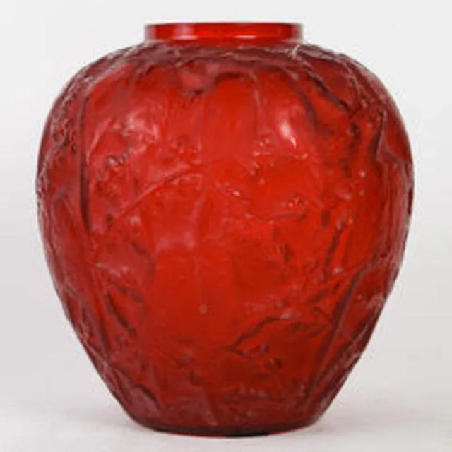 Red Tinted Parakeet Vase by René Lalique, 1919 For Sale - Image 4 of 7