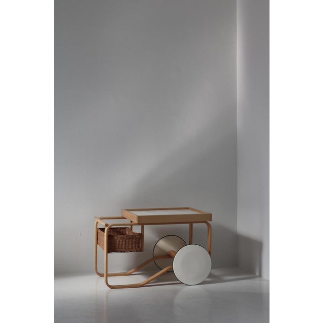Model 900 Tea Trolley with White Ceramic Tiles & Rattan Basket attributed to Alvar Aalto for Artek, 1960s For Sale - Image 18 of 18