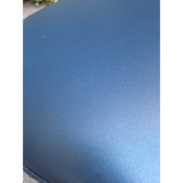 Pouf in Blue Leather by Molteni and C. For Sale - Image 5 of 12