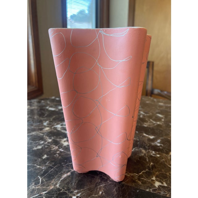 Ceramic Shawnee 'Clover Leaf' Pottery: One Teal, One Peach For Sale - Image 7 of 10