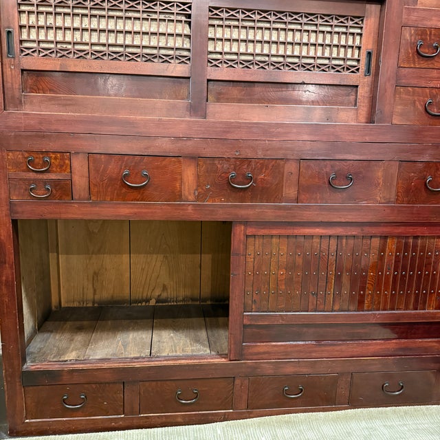 Antique Japanese Mizuya-Dansu Cabinet – Meiji/Taisho Period Kitchen Chest With Lattice Doors, Bamboo Paneling & Multiple Drawers For Sale - Image 10 of 12