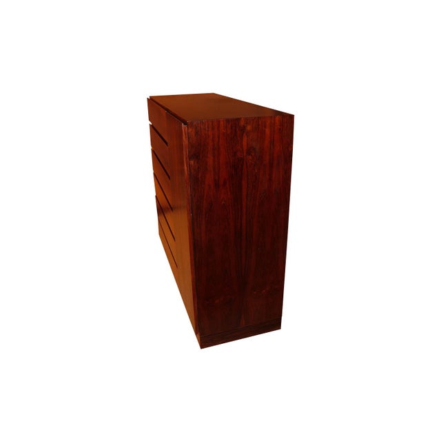 One of the most attractive work in sculpted rosewood by Vinde Møbelfabrik. Made in Denmark and designed by Wahl Iversen,...
