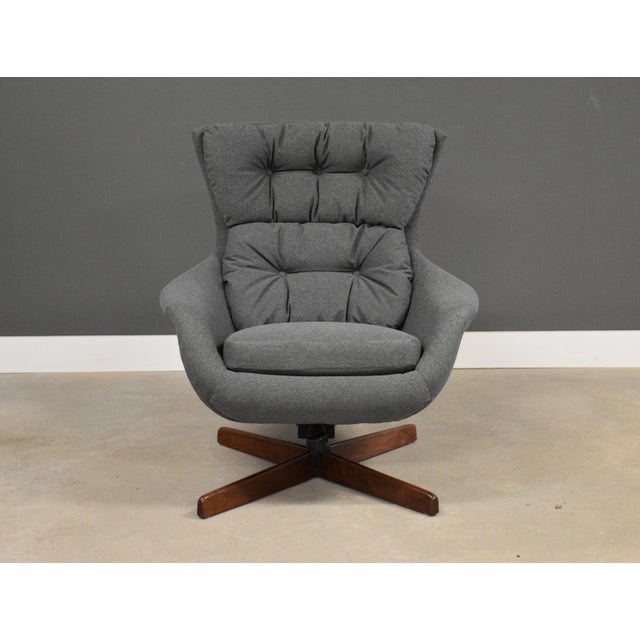 Mid-Century Modern 1960s Selig Egg Swivel Lounge Chair For Sale - Image 3 of 9
