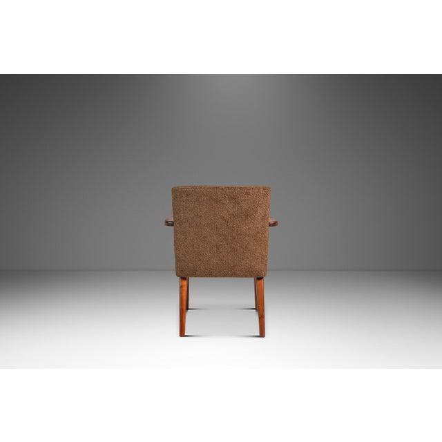 Set of Four (4) Rare Mid-Century Modern Model C-108 Armchairs in Walnut & Brown Bouclé Attributed to Jens Risom for Jens Risom Design, Usa, C. 1950s For Sale In Orlando - Image 6 of 17