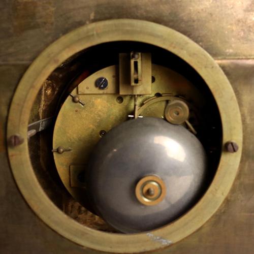 Metal French Mantelpiece Clock in Gilded Bronze For Sale - Image 7 of 10