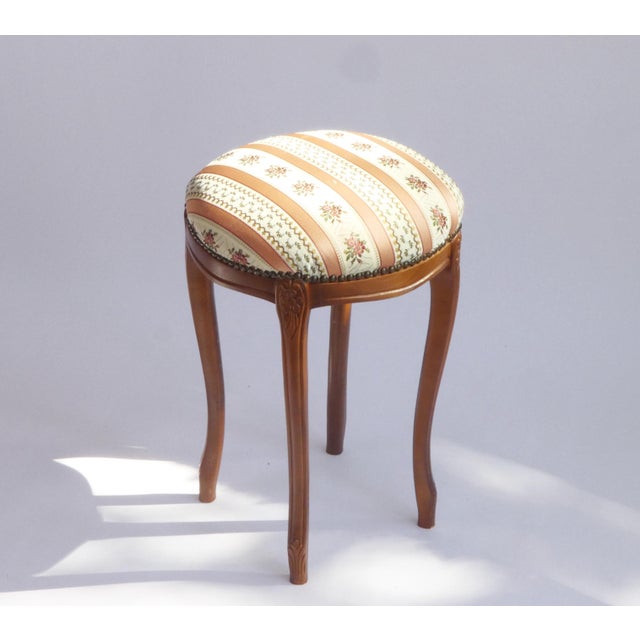 Louis XV French Wooden Foot Stool with Romantic Floral Upholstery with Carved Legs, 1960s For Sale - Image 9 of 9