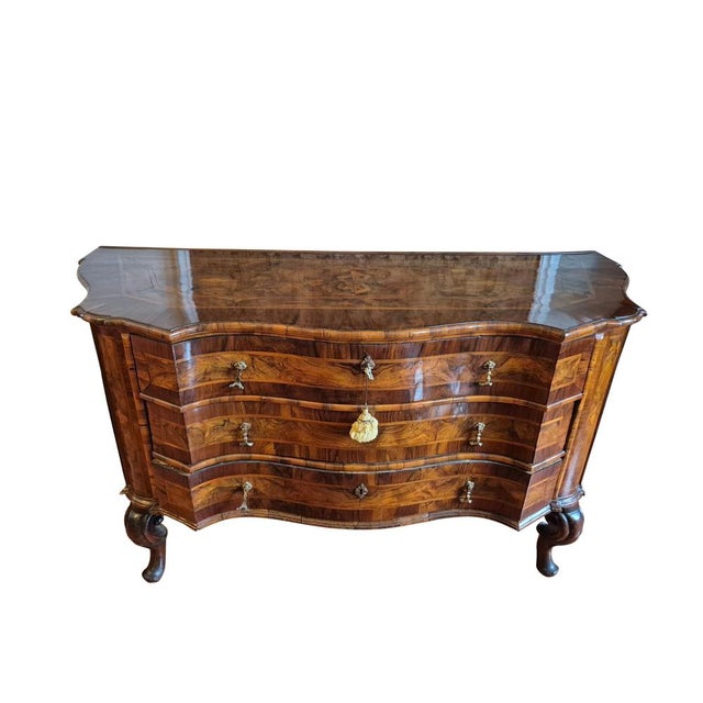 Baroque Inlaid Walnut and Burl Wood Commode with Serpentine Front and Cabriole Legs, 1780s For Sale - Image 11 of 17