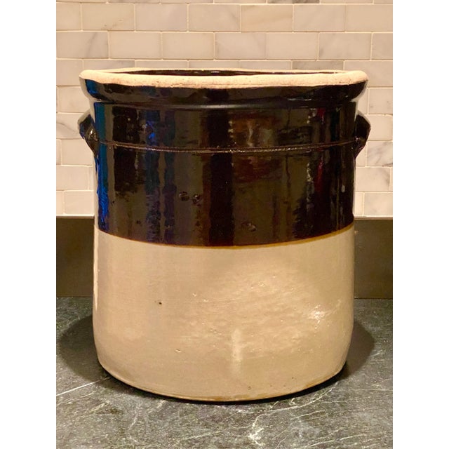 Mid 19th Century Antique 6-Gallon Two-Toned Salt-Glazed Crock For Sale - Image 4 of 13