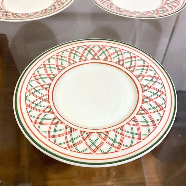 I thought these were pretty and not too cheesy like many Christmas plates can be. Pretty lattice work on the rims in green...