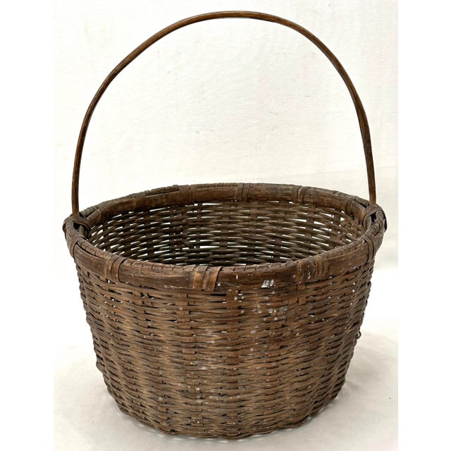 American Large Unusual Late 19th Century Antique American Hand Woven Ash Cord Splint Hoop Handle Carry Basket For Sale - Image 3 of 13