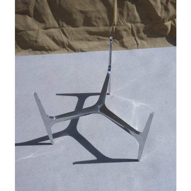 Small TRIPOD coffee table designed by Knut Hesterberg. This model is made of polished aluminum. The 20mm glass top has a...
