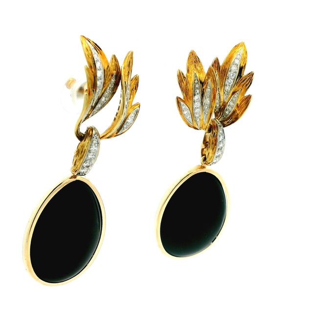 1990s Pair of Italian 18k Gold Onyx and Diamond Drop Statement Earrings For Sale In Miami - Image 6 of 11