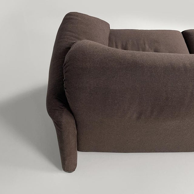 Modern Italian Brown Fabric Sofa Maralunga by Vico Magistretti for Cassina, 1970s For Sale - Image 12 of 18