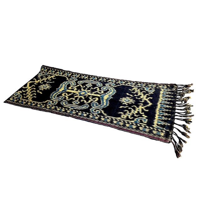 Tribal 1960s Hand-Woven Indonesian Sumba Ikat Hinggi Textile For Sale - Image 3 of 15