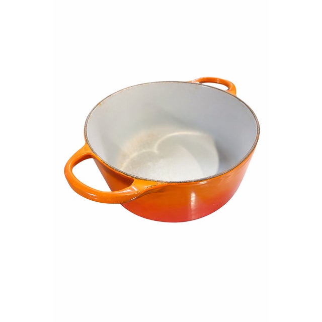 1960's Le Creuset French Enameled Cast Iron Dutch Oven / Cocotte – Flame Orange (2.5–2.75 Qt) For Sale - Image 4 of 8