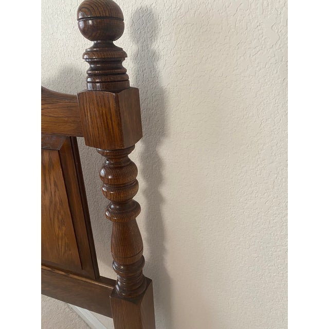 Traditional Vintage Pennsylvania House Solid Oak Cannonball Style American Tradition With Colonial Charm Queen Bed For Sale - Image 3 of 15