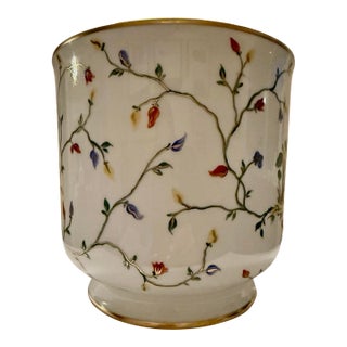 Camille Le Tallec for Bergdorf Goodman Hand-Painted Chinoiserie Porcelain Cachepot, France, 1996 For Sale