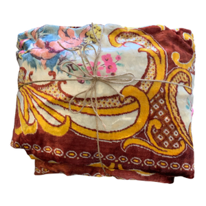 Vintage Mid-Century Marca De Fabrica Depositata Conca D’ Oro Italian Velvet Tapestry Bedspread Cherubs, Courting Couple