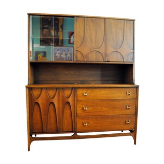 Broyhill Mid-Century Walnut Credenza Hutch For Sale
