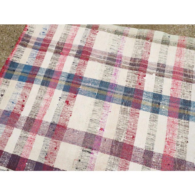 Mid 20th Century Galerie Shabab Collection Mid-20th Century Turkish Flatweave Kilim Room Size Carpet For Sale - Image 5 of 7