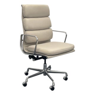 Eames for Herman Miller Soft Pad Executive Chair Ea437 in Buff Pebble Weave (2022) For Sale