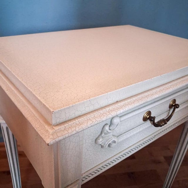 French Louis XVI Crackle Lacquered Bedside Tables, 1960s, Set of 2 For Sale - Image 9 of 16