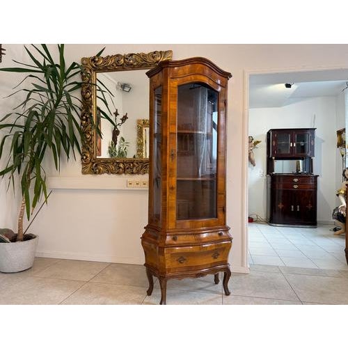 Dreamlike Baroque-style display cabinet. Dimensions: Height x Width x Depth 176 x 78 x 34 cm. Magnificent Baroque-style...
