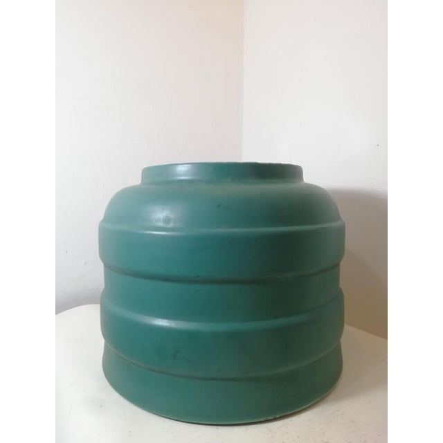 1930s Large Futurist Vase by Giovanni Gariboldi for Richard Ginori San Cristoforo, Italy, 1930s For Sale - Image 5 of 14