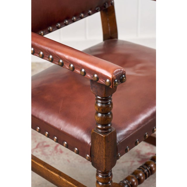 Set of 10 | English Cromwellian Style Oak Bobbin Stretcher Base Dining Chairs With Leather Upholstery (C. 1920) For Sale In Charleston - Image 6 of 10