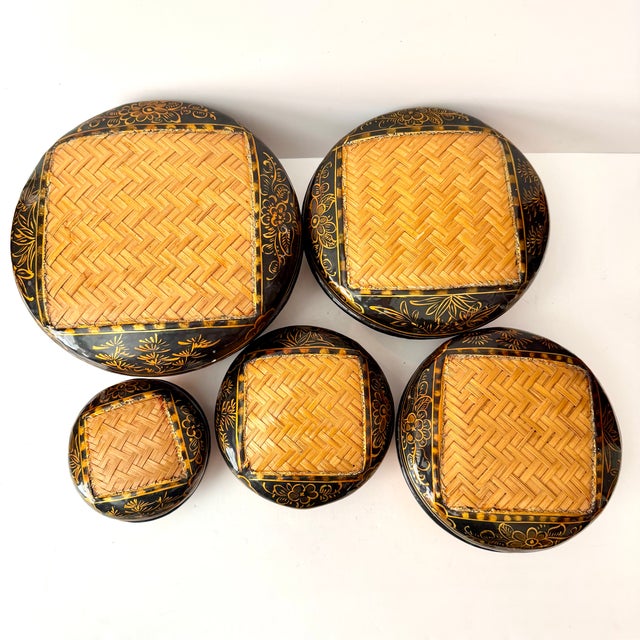 Chinese Mid 20th Century Chinese Lacquered Wicker Nesting Basket Set- Five Pieces For Sale - Image 3 of 7