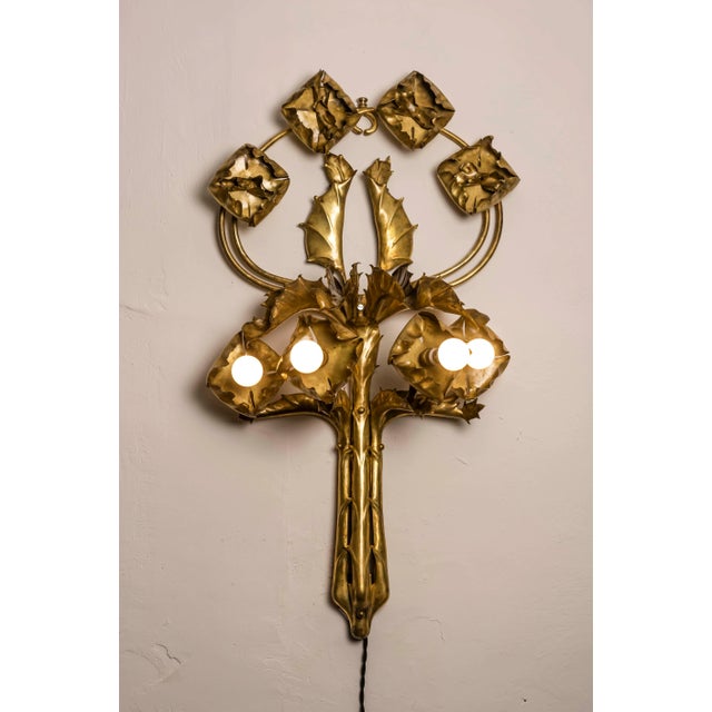Large Art Nouveau Thistle Wall Sconce in Hammered Brass, France, 20th Century For Sale - Image 13 of 17