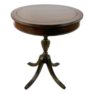 Early 20th Century Neoclassical Pedestal Walnut Side Table For Sale