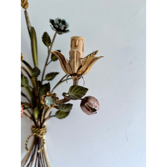 Italian Hand-Painted Tole Floral Bouquet Wall Sconce, 1940s For Sale - Image 17 of 18