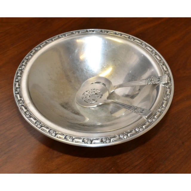 Victorian Ornate American lovely silverplate footed compote by Oneida Silversmiths. It comes with two Community Plate...