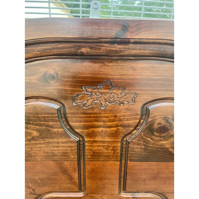 This is a beautiful vintage convertible Queen or Full sized traditional style headboard. It features beautifully turned...