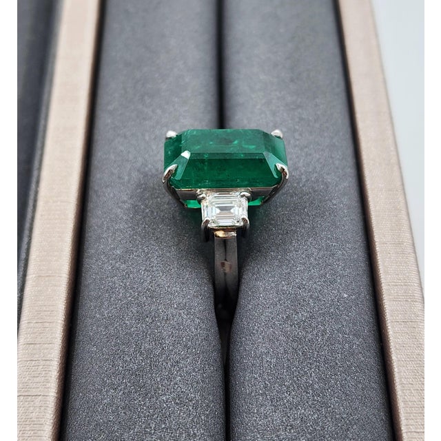 Early 21st Century 10.43 Ct Gia Certified Zambian Emerald & Diamond Ring Size 7 For Sale - Image 5 of 10