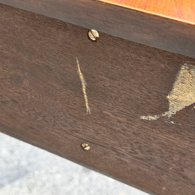 English George III Style Serpentine Mahogany Console / Serving Table With Satinwood Inlay, Late 20th Century For Sale - Image 18 of 18