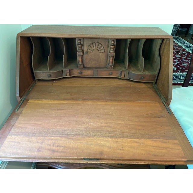 1910s Early 20th Century Chippendale Serpentine-Front Mahogany Slant-Lid Secretary Desk For Sale - Image 5 of 5