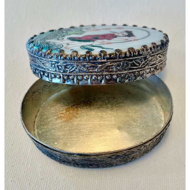 Raspberry Pink Early 20th Century Antique Chinoiserie Enamel & Silver Plated Mirrored Trinket Box For Sale - Image 8 of 12