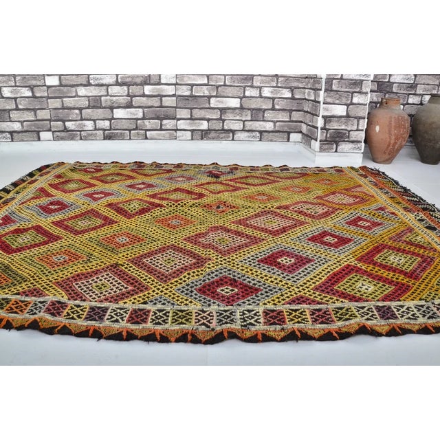 1950s Mid-20th Century Anatolian Cicim Kilim Rug - Boho Chic Geometric Tribal Area Rug For Sale - Image 5 of 10